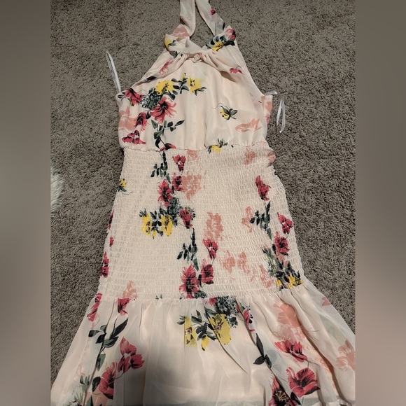 Medium size Short Dresses for women Guess, Fashion Nova and le chateau brand - Picture 11 of 13